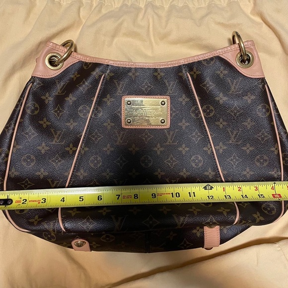 Louis Vuitton - Picture 10 of 15